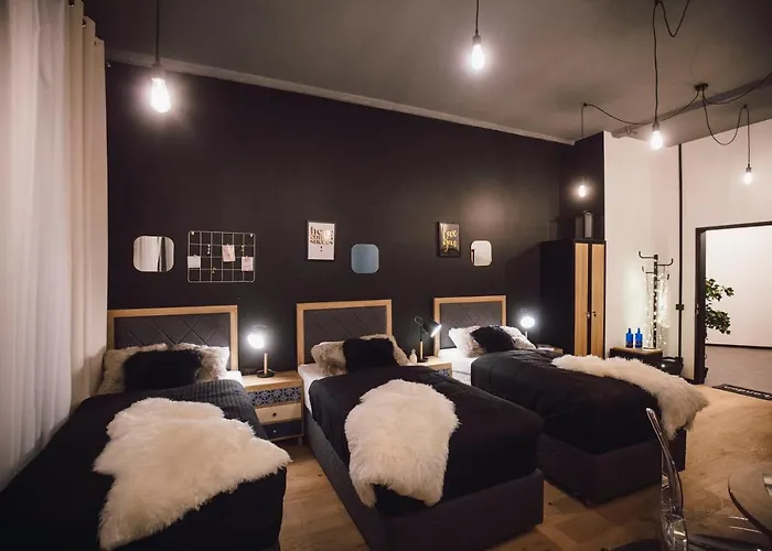 Hostel P182 Hidden *