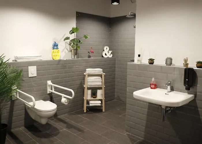 P182 Hidden Hostel *