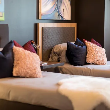 Hostal P182 Hidden *