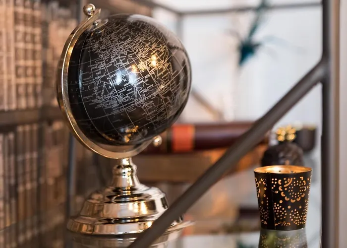 P182 Hidden Hostal *