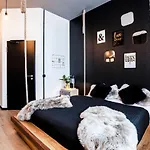 P182 Hidden Hostel *