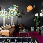 بيت شباب P182 Hidden برلين