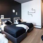 Hostel P182 Hidden *