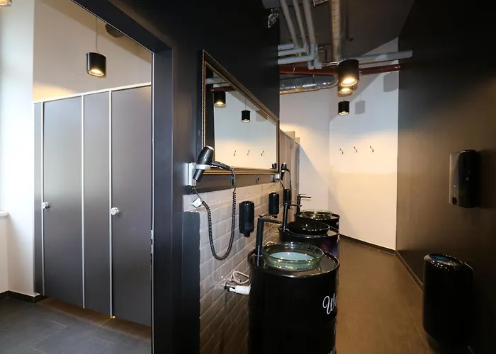 Hostel P182 Hidden *