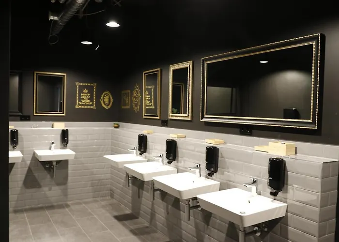 Hostel P182 Hidden *