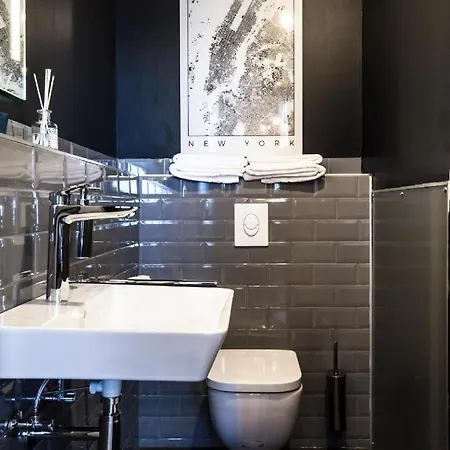 Hostel P182 Hidden Berlin