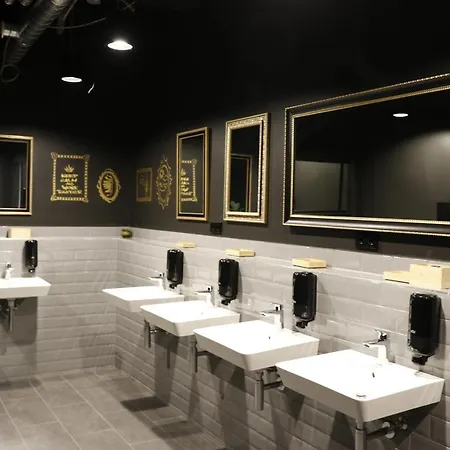 Hostel P182 Hidden *