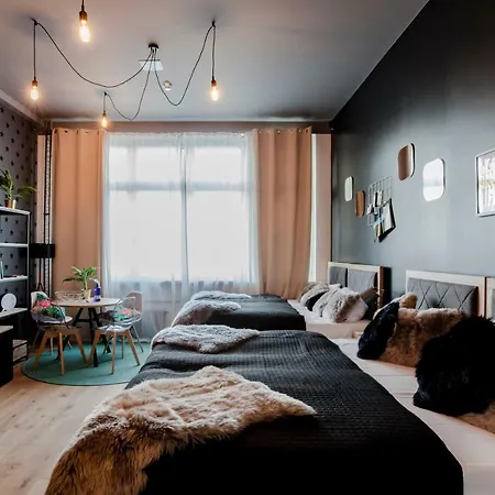 Hostel P182 Hidden *